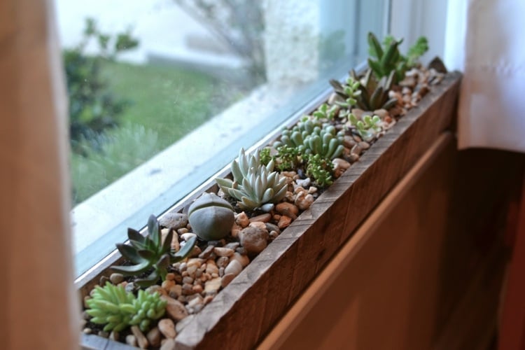 DIY Fensterdeko für Sommer - Blumenkästen aus Paletten bauen