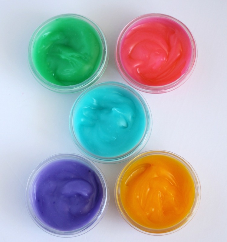 DIY Fingerfarbe im Kühlschrank aufbewahren in verschließbaren Behältern