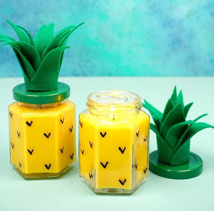 Exotisches Flair mit Windlicht im Glas im Ananas-Look