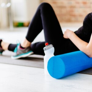 Faszienrolle Training gegen Rückenschmerzen Foam Rolling Vorteile