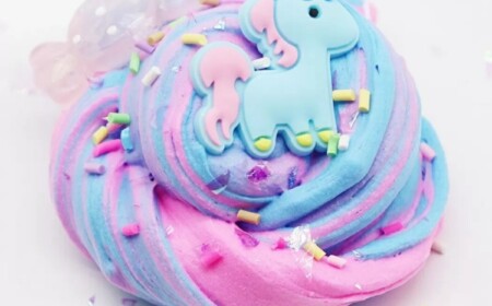 Fluffy Slime selber machen in Rosa, Lila und Blau