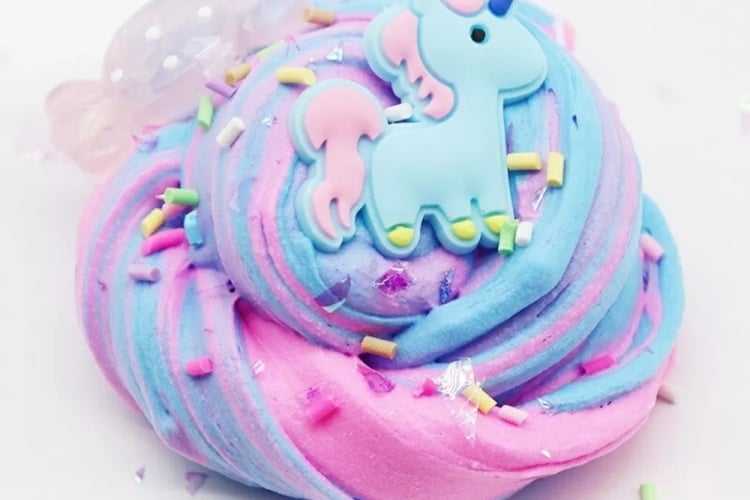 Fluffy Slime selber machen in Rosa, Lila und Blau