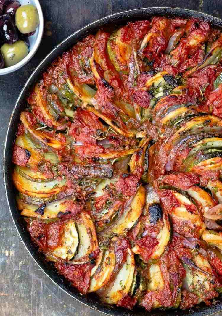 Griechisches Ofengemüse Rezept mit Zucchini, Kartoffeln und Rosmarin