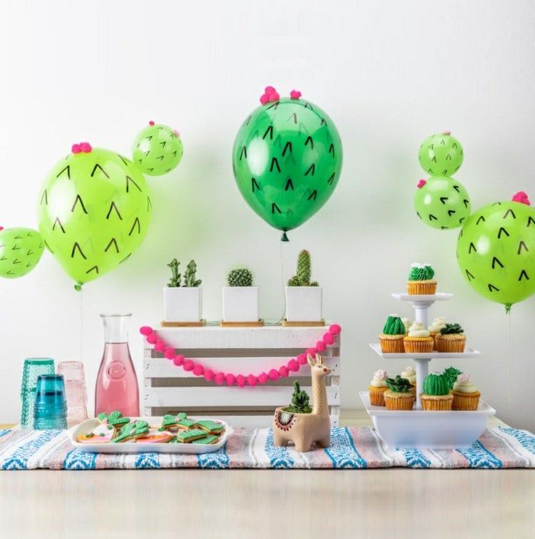 Kaktus Deko mit grünen Lufballons basteln