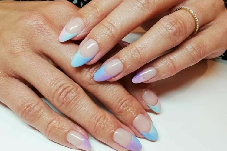 Pastel French Nails Nageltrends Sommer 2020 Nägel in Mandelform lang