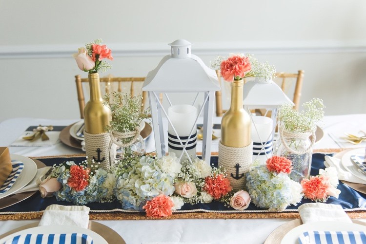 Sommerdeko für den Tisch basteln mit frischen Blumen im maritimen Stil