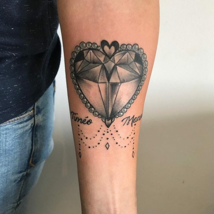 Tattoo Diamant Unterarm Herztattoo Bedeutung kleine Tattoos Unterarm Frauen