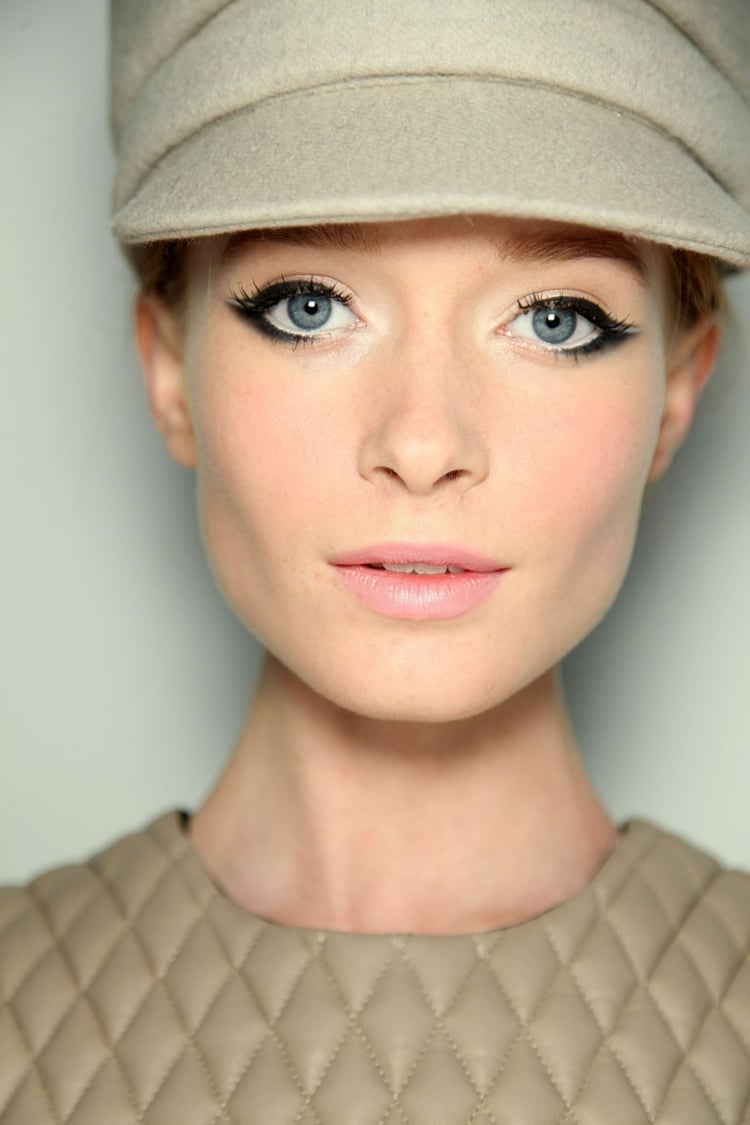 Weißer Eyeliner schminken Augen Make-Up Tipps