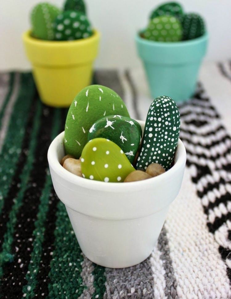 Witzige Kaktus Deko für Partys und Wohnung - Flusssteine mit Acrylfarben bemalen