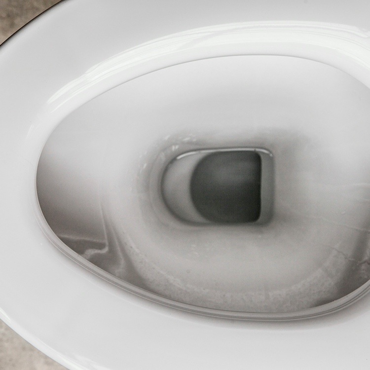 Zauberschwamm gegen Urinstein in der Toilette