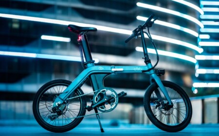 elektro klapprad mit rücktrittbremse und mittelmotor sowie innovatives design mit led rücklicht