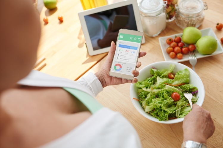 kalorien zählen mit mobiler anwendung auf handy und tablett