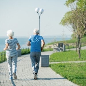 älteres paar beim jogging für lange leben und lebenserwartung