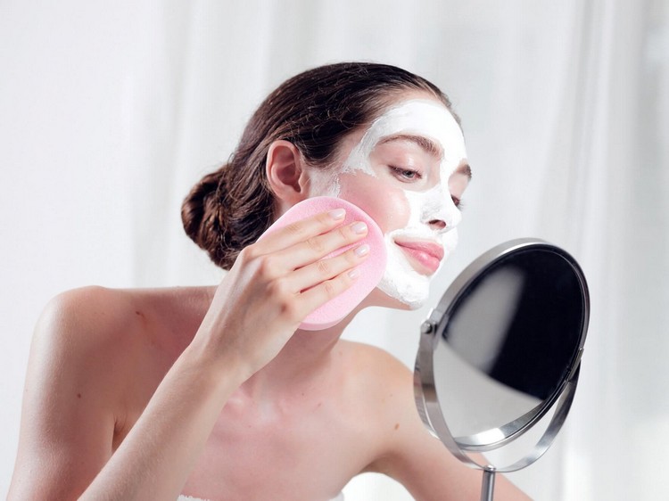 After Sun Hautpflege Tipps Gesichtsmaske für Sommer