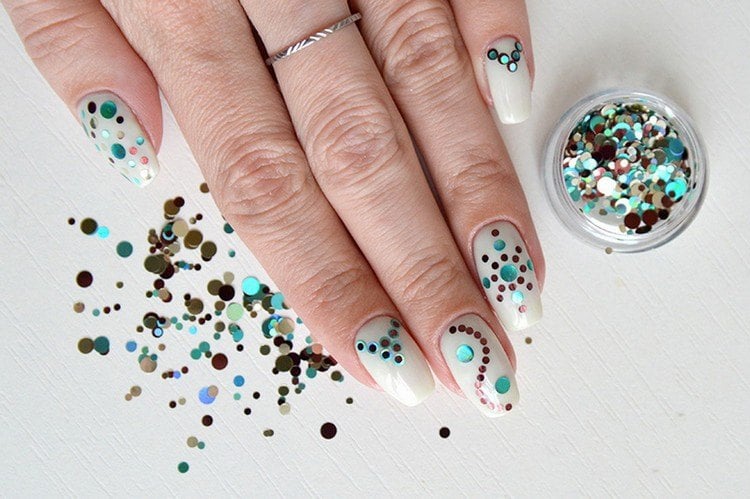 Confetti Nails Nageltrend Nageldesigns für den Sommer Konfetti Nägel selber machen Anleitung