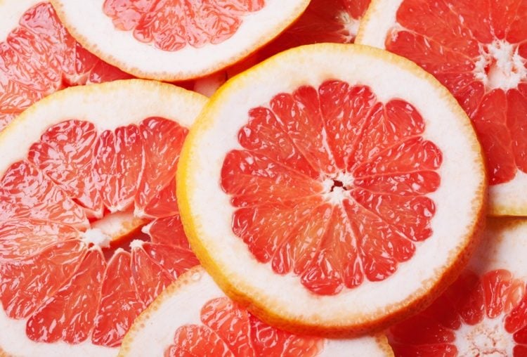 Eine halbe Grapefruit enthält 45 mg Vitamin C