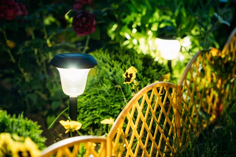  Gartenweg beleuchten mit Solarleuchten Ideen für Außenbeleuchtung