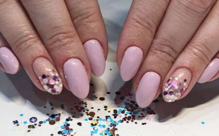 Gelnägel rosa Confetti Nails Trend Nägel in Mandelform kurz