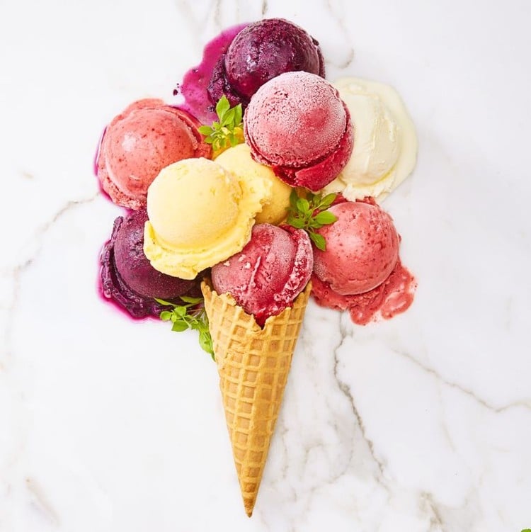 Gesunde und leckere Sommer Desserts ohne Backen Rezept für Fruchteis und Eis mit Kokosmilch