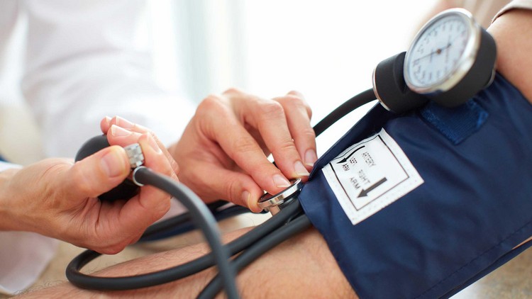 Hypotonie Behandlung Hausmittel Blutdruck erhöhen was hilft