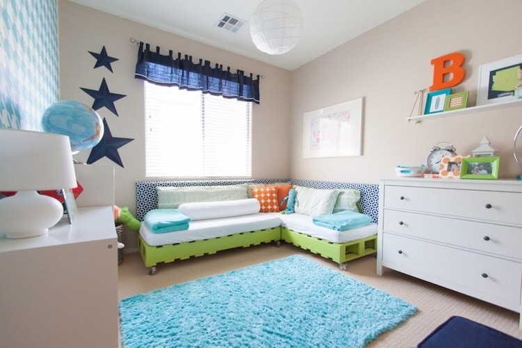 Kinderzimmer grün blau beige gestalten Farbkombinationen für Möbel und Wände