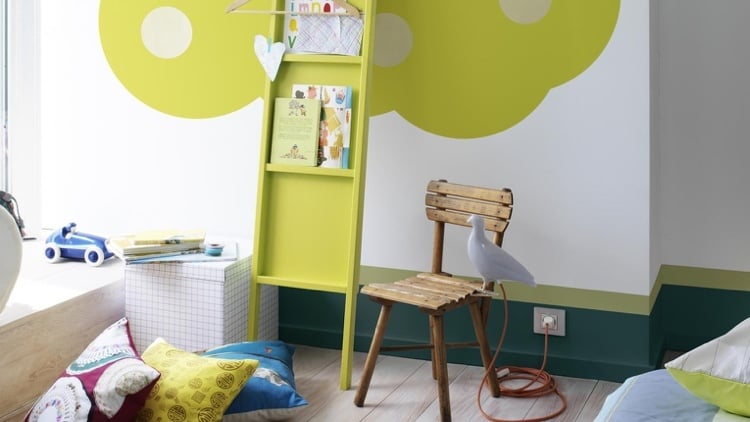 Kinderzimmer grün weiß gestalten Holzboden malen