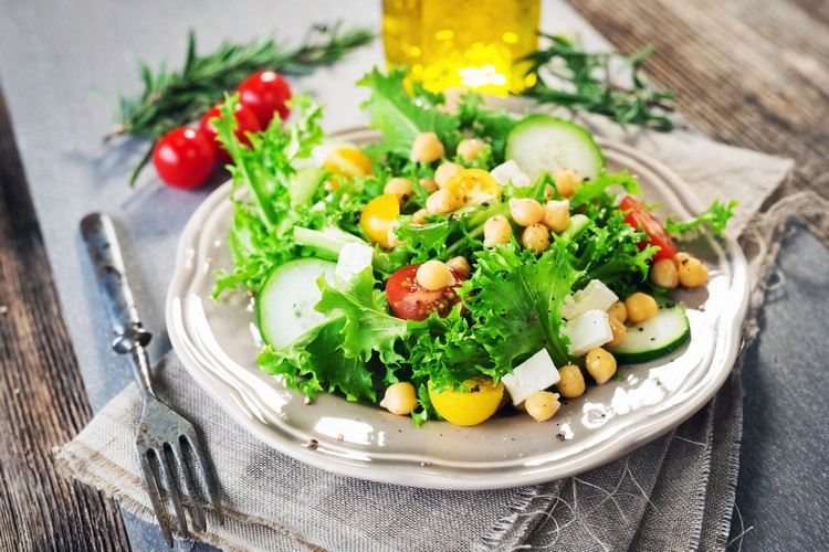 Leckere Salate kalorienarm gesunde Salatdressings selber machen