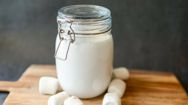Marshmallow-Soße schnell und einfach selbst zubereiten