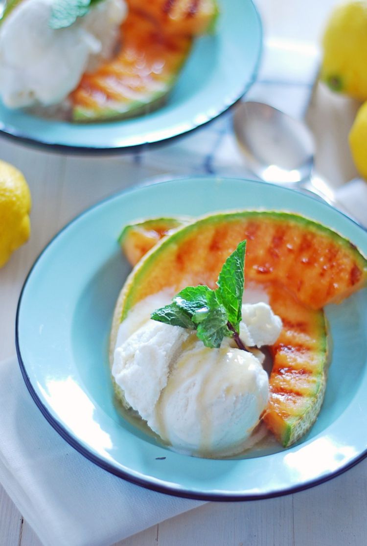 Melone grillen und mit Vanilleeis servieren als Last-Minute-Nachtisch