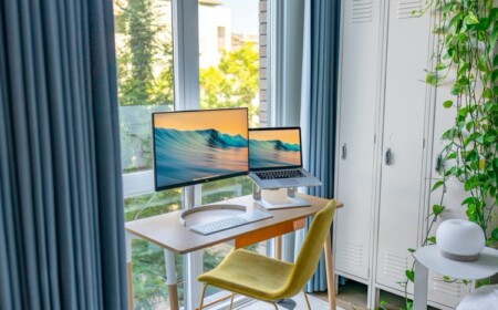 Mit einer Sonnenschutzfolie strahlt die Sonne nicht mehr in Ihre Augen oder auf den Bildschirm im Homeoffice