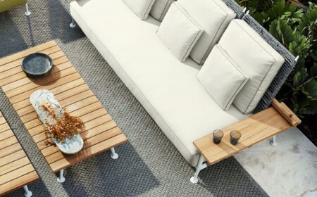 Neue Outdoor-Kollektion von Cassina Sofa mit Ablagefläche für Gläser