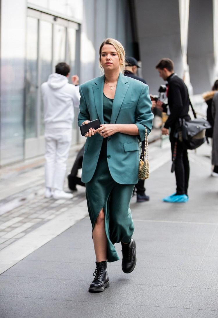 Oversized Blazer kombinieren Modetrends Herbst Slip Dress Outfit Ideen