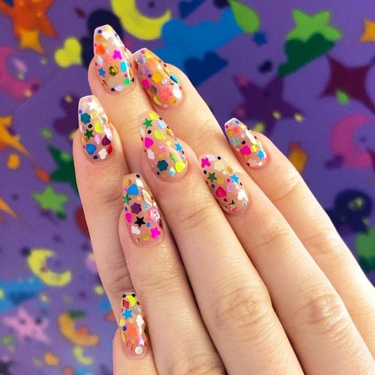 Regenbogen Nägel Trend Nageldesign Sommer Confetti Nails
