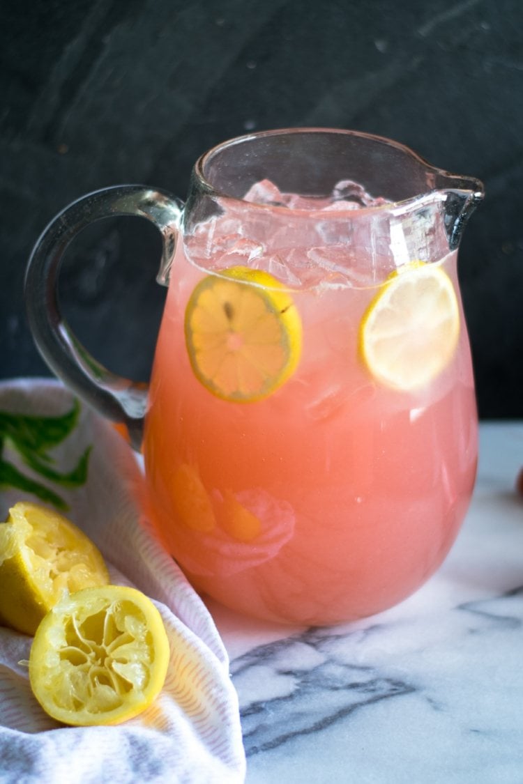 Rhabarber Limonade für Sommergetränke selber machen mit Zitrone