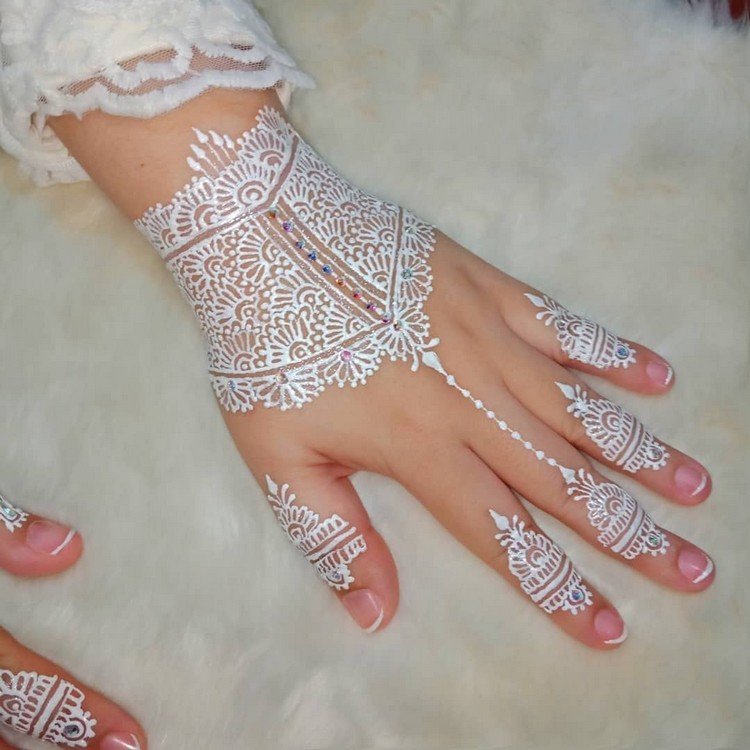Weiße Henna Tattoos Arm Tattootrends Frauen kleine Hochzeits-Tattoos
