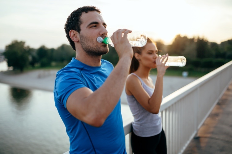 Wie viel Wasser trinken am Tag ist gesund