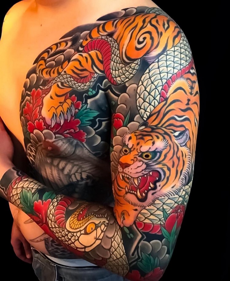 Yakuza Tattoo Arm Brust-Tattoo für Mäner Tattootrends Realistic Style