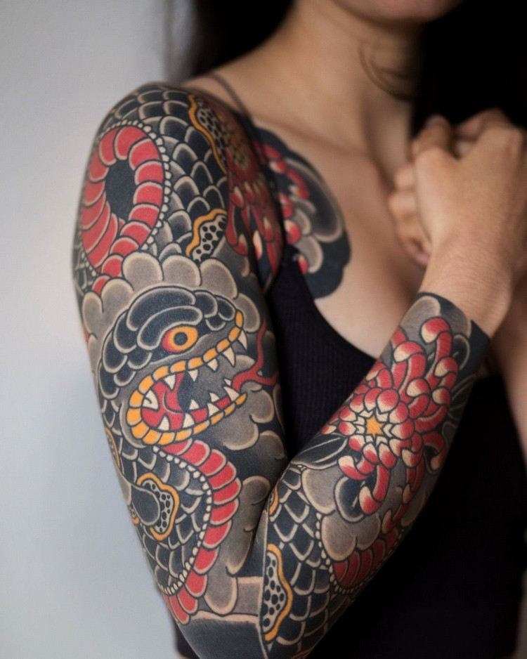 Yakuza Tattoo Frau Schlange Tattoodesign Bedeutung Arm-Tattoo für Frauen
