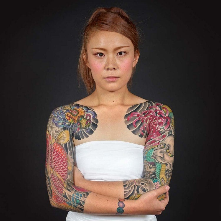 Yakuza Tattoo Frau Ärmel Tattoodesign Ideen für Frauen Tattootrends