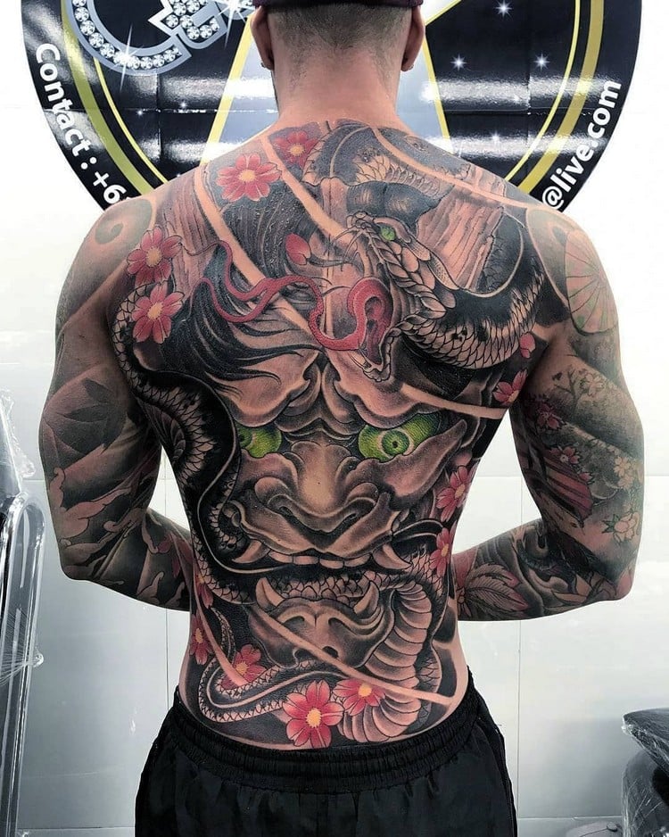 Yakuza Tattoo Rücken japanische Symbole Drachen Tattoomotiv Bedeutung