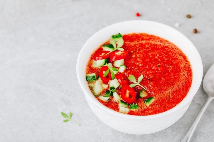 kalte Gerichte ohne Kochen Rezept für Gazpacho Suppe mit Wassermelone