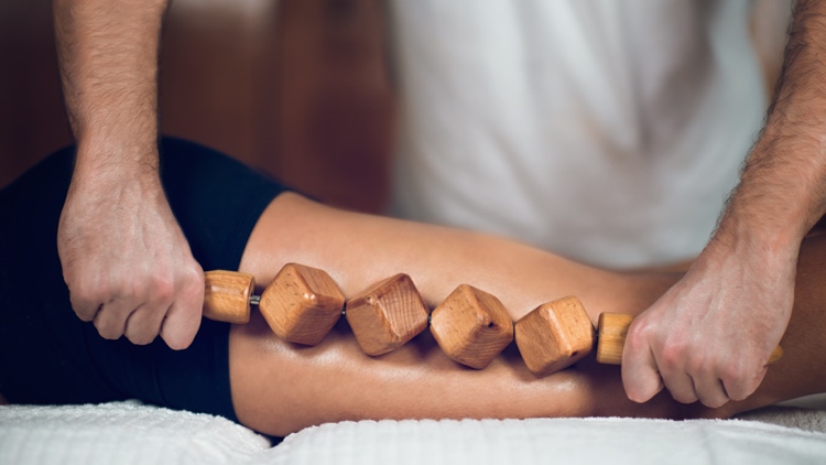 maderotherapie wie oft Anti-Cellulite-Massage mit Holzgeräten