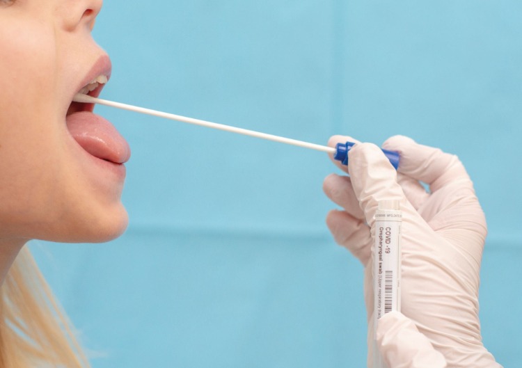 medizinischer test covid 19 ausschlag im mund untersuchen
