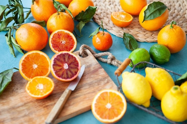 vitamin c lebensmittel zitrone orangen und grapefruits