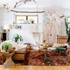 Boho Wohnzimmer gestalten marokkanischer Teppich Vintage Möbel Trend