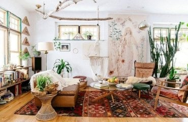 Boho Wohnzimmer gestalten marokkanischer Teppich Vintage Möbel Trend