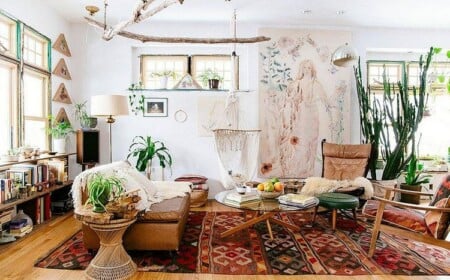 Boho Wohnzimmer gestalten marokkanischer Teppich Vintage Möbel Trend