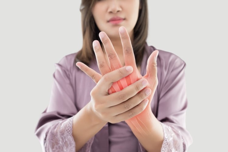 Brennnesseltee bei Arthritis und Rheuma-Erkrankungen