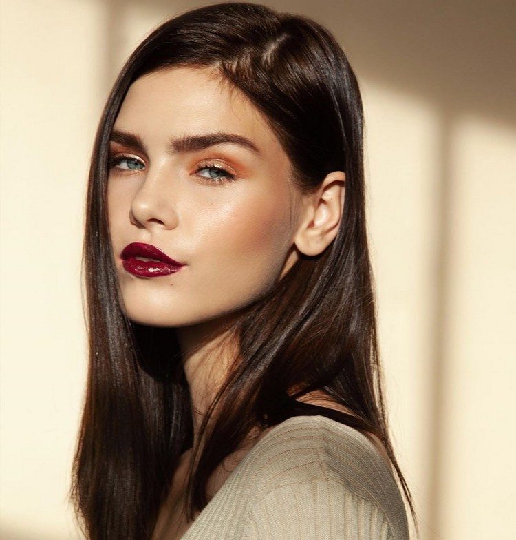 Burgundroter Lippenstift Make-up Trends 2020 Augen Makeup für den Hersbt