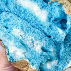 Cloud Bread Rezept - Meringue aus Eiweiß blau gefärbt